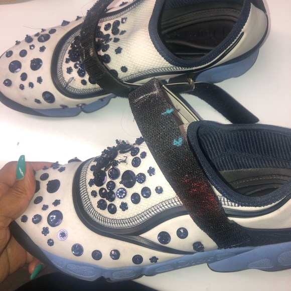 Sneakers - Picture 4 of 6